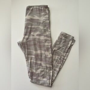 Hippie Rose | Women’s Gray Camouflage Leggings